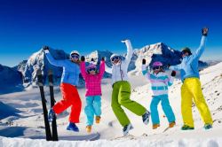 滑雪者学山上的滑雪者海报背景高清图片