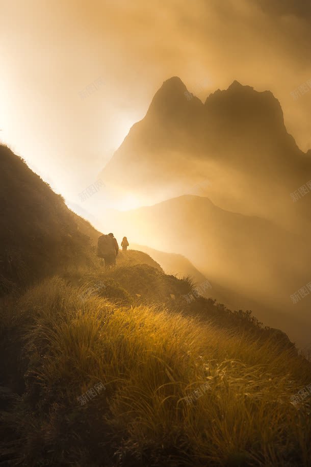 黄色迷雾高山山峦jpg设计背景_新图网 https://ixintu.com 山峦 迷雾 高山 黄色