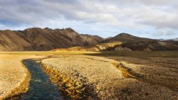 荒野沙地溪流荒野平原高清图片