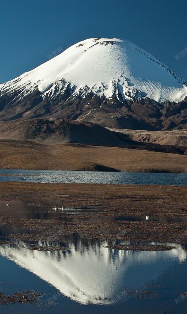 蓝天下的雪山山峰jpg设计背景_新图网 https://ixintu.com 山峰 蓝天 雪山