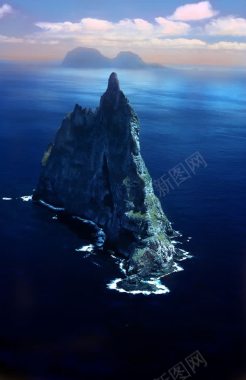 海水海面山峰云彩背景