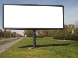 草地音乐节喷绘草地上的广告牌高清图片