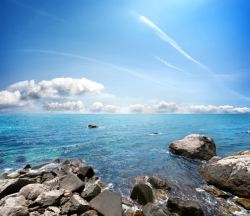 经典蓝色海岸蓝色海水石头海岸海报背景高清图片