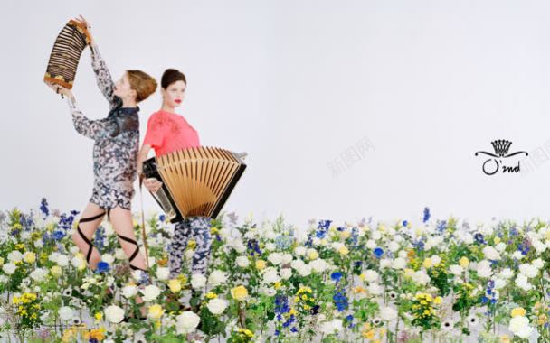 花丛中拉手风琴的男女海报背景背景