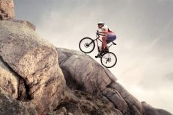 高清行车记录仪岩石石头自行车冒险者高清图片