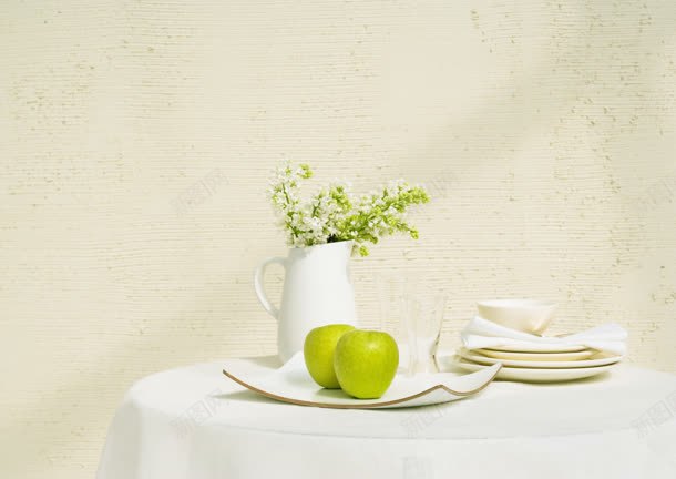 白色餐桌上的绿苹果海报背景jpg设计背景_新图网 https://ixintu.com 海报 白色 背景 苹果 餐桌