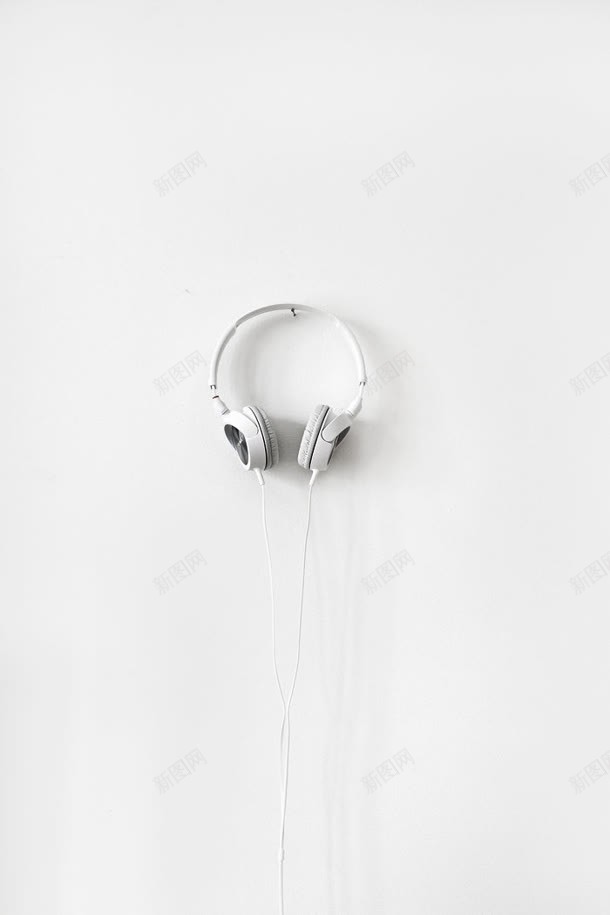 白色耳机现代音乐jpg设计背景_新图网 https://ixintu.com 现代 白色 耳机 运动耳机跑步挂耳式 音乐