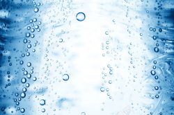 泡泡水纹金属背景图片蓝色水中密集泡泡高清图片
