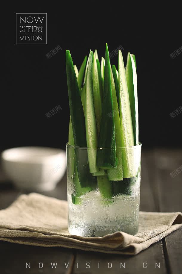 绿色植物杯中液体jpg设计背景_新图网 https://ixintu.com 杯中 液体 绿色植物