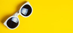 黑黄色发电机简约大气现代眼镜海报背景高清图片