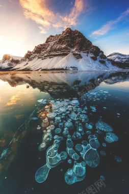 蓝天白云雪山美景背景