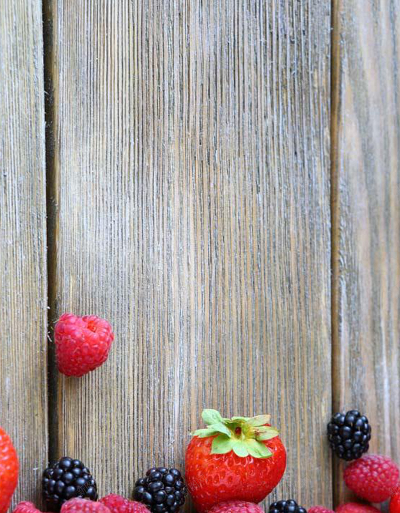 草莓树莓水果H5背景jpg设计背景_新图网 https://ixintu.com H5 H5背景 h5 俯拍 创意 文艺 木板 树莓 水果 清新 简约 红色 草莓 食物