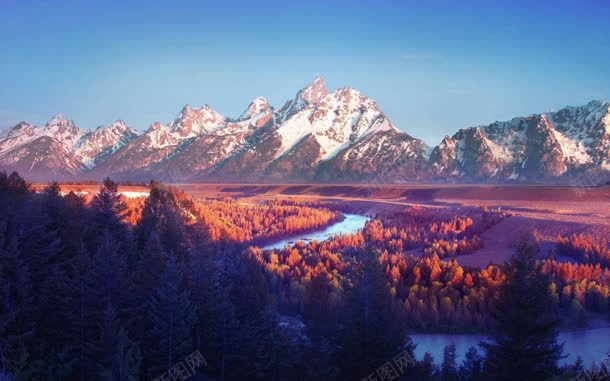 红色树林雪山壁纸jpg设计背景_新图网 https://ixintu.com 壁纸 树林 红色 雪山