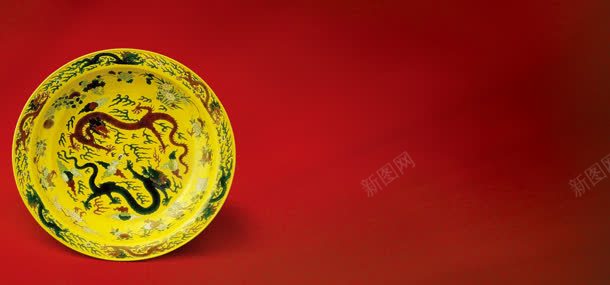 中国风背景jpg设计背景_新图网 https://ixintu.com 中国风 喜庆背景 四射 春节背景 红色 红色背景 舞台背景 金光 金边 闪光 陶瓷龙凤盆 雪花底纹