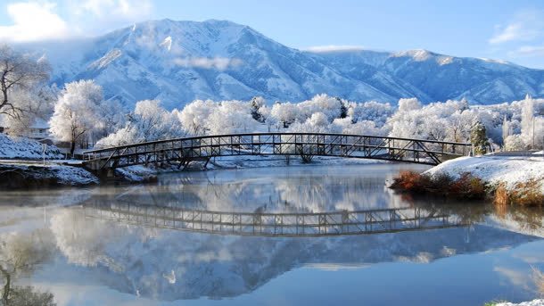 蓝天白云雪山海水树林jpg设计背景_新图网 https://ixintu.com 树林 海水 白云 蓝天 雪山