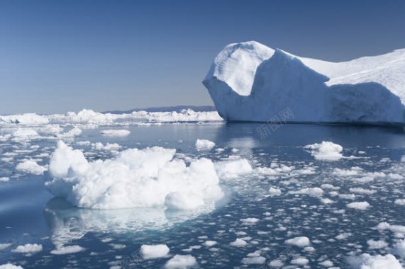 海洋里漂浮的冰山冰块背景