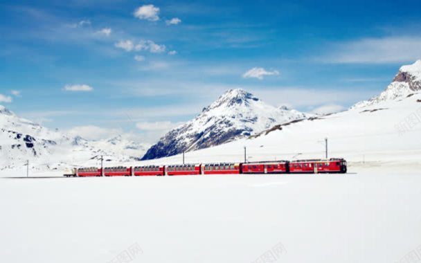 雪山山脉上的火车海报背景背景