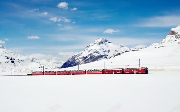 雪山山脉上的火车海报背景jpg设计背景_新图网 https://ixintu.com 山脉 海报 火车 背景 雪山