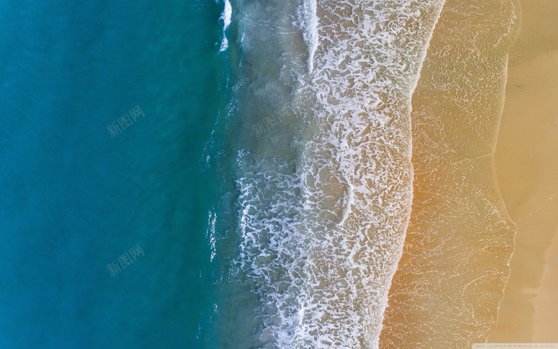 苹果壁纸横板图jpg设计背景_新图网 https://ixintu.com 沙滩背景 海边背景 海面俯视图 苹果壁纸背景 蓝色水 蓝色水和沙滩