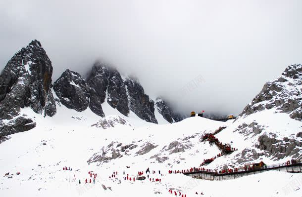 灰色云雾雪山红旗jpg设计背景_新图网 https://ixintu.com 云雾 灰色 红旗 雪山