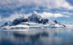 蓝天白云河流蓝天白云雪山河流大海高清图片