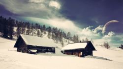 雪景里的巷子白色雪景里的小屋高清图片