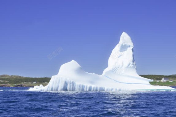 红包漂浮漂浮的冰山冰块摄影图摄影图片