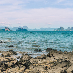 水边石头水边石头背景高清图片