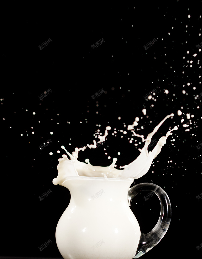 一杯牛奶背景jpg设计背景_新图网 https://ixintu.com 小清新 文艺 液体 牛奶 玻璃杯 白色 简约 背景 飞溅 饮品 饮料 黑色