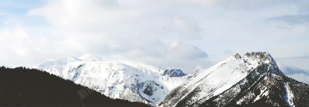 厚厚云层下的雪山jpg设计背景_新图网 https://ixintu.com 云层 厚厚 雪山
