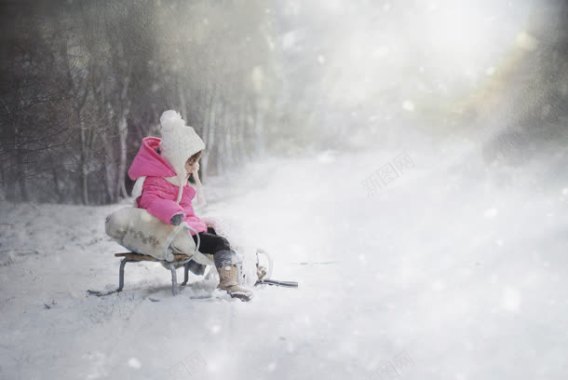 大雪纷飞中的小女孩海报背景背景