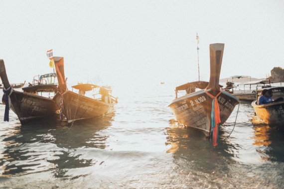 船与渔村摄影摄影图片