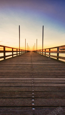 棕色木板长桥风景摄影图片