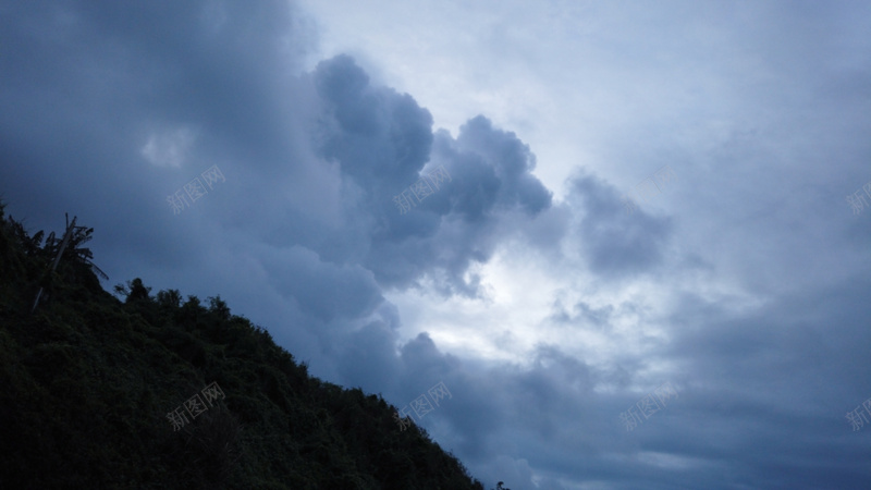 莫名的喜欢这样的云朵jpg设计背景_新图网 https://ixintu.com 日出 早上 海 阴天
