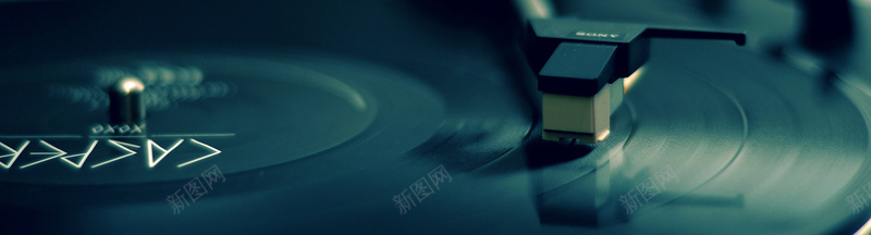 文艺唱片机背景jpg设计背景_新图网 https://ixintu.com 唱片机 字母 小清新 文艺 海报banner 简约 音乐 黑色