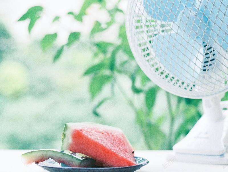 西瓜太阳饮料jpg设计背景_新图网 https://ixintu.com 吃的 夏季 电扇 西瓜