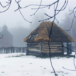 大雪草棚城堡雪中的茅草棚高清图片