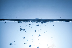 水面和气泡水蓝色水水面和气泡高清图片