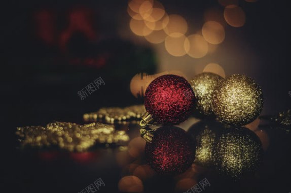 金色红色圆球圣诞装饰海报背景背景