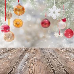 圣诞球与木板背景图片圣诞球木板梦幻背景高清图片