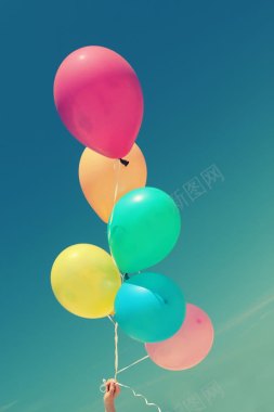 蓝天下的彩色气球背景背景