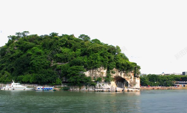 象鼻山自然景观png免抠素材_新图网 https://ixintu.com 云彩 天空 山水 山水风景 摄影 桂林 海 海洋 海滩 自然景观 蓝天 象鼻山