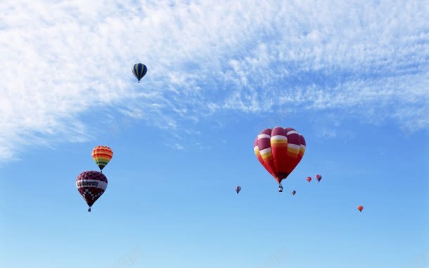 蓝色天空中的彩色热气球海报背景jpg设计背景_新图网 https://ixintu.com 天空 彩色 海报 热气球 背景 蓝色