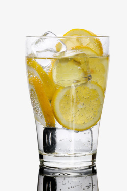 水杯中的冰块水杯苏打气泡水加柠檬加冰实物高清图片