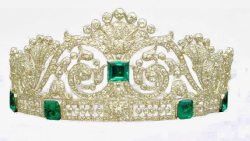 绿色宝石王冠皇冠素材