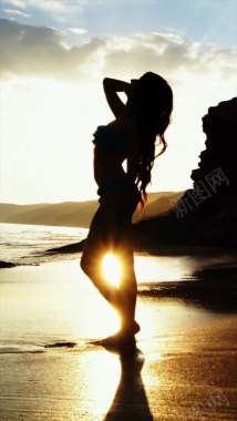 夕阳天空海滩美女H5背景摄影图片