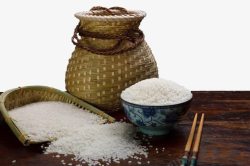 粳米簸箕里的大米高清图片