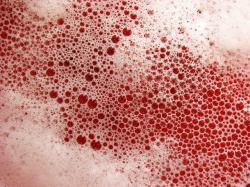 液体png高清素材红色液体上的泡泡高清图片