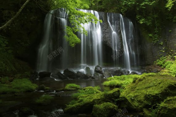 唯美的山水瀑布背景