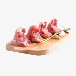 排列好的猪嵴骨肉案板上的猪脊骨肉高清图片